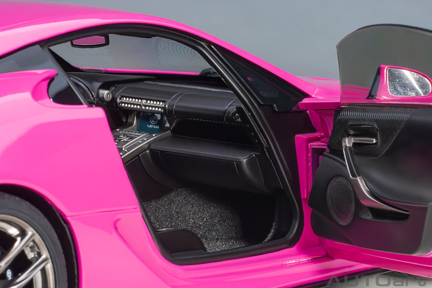 AUTOart 1:18 Lexus LFA (Passionate Pink) 78859