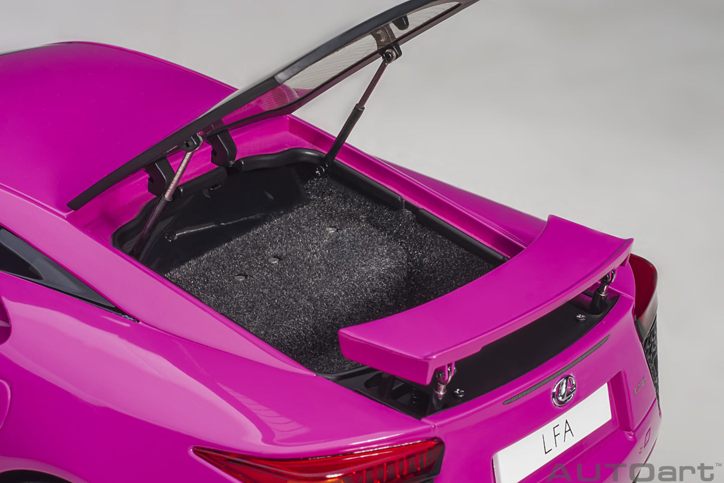 AUTOart 1:18 Lexus LFA (Passionate Pink) 78859