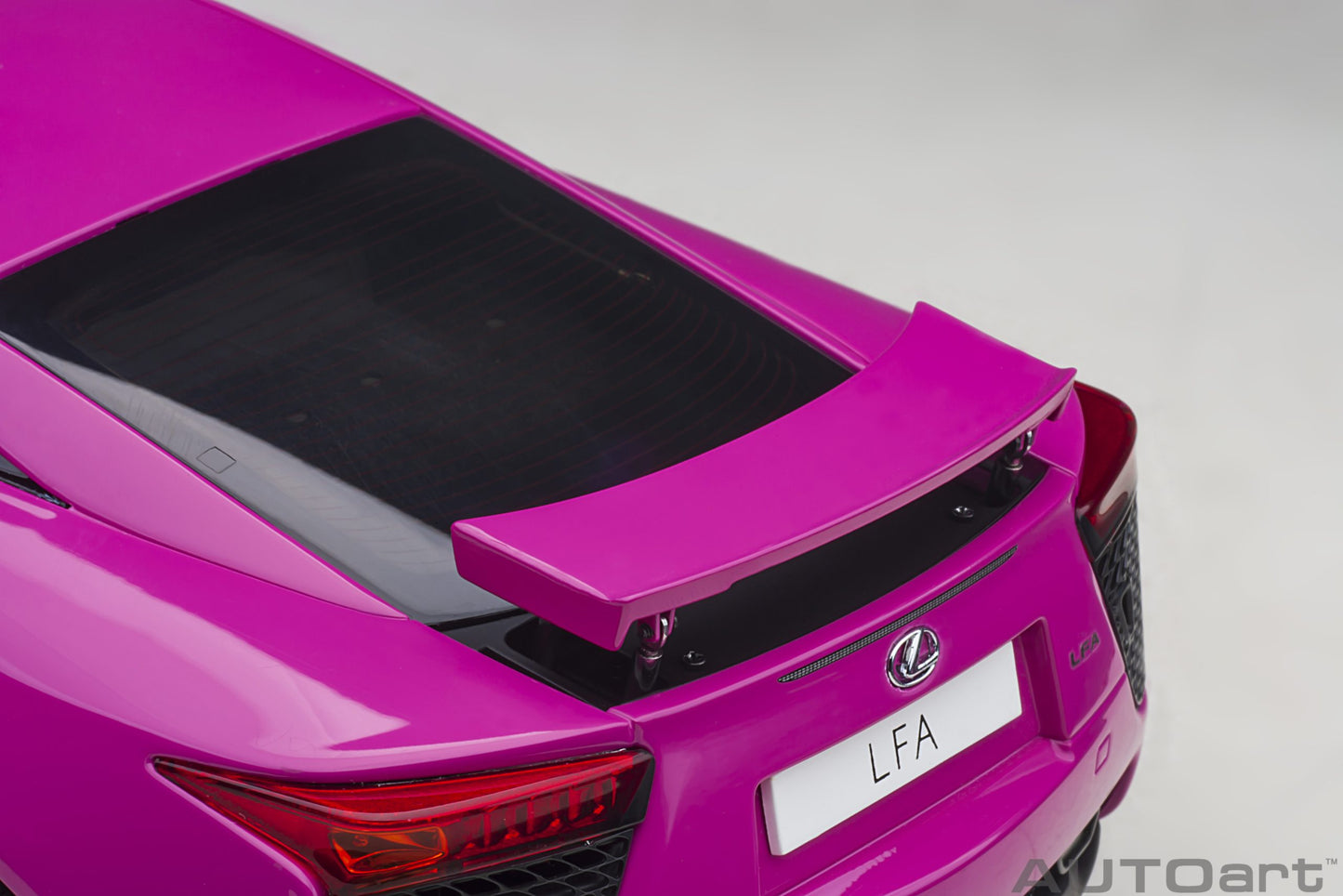 AUTOart 1:18 Lexus LFA (Passionate Pink) 78859