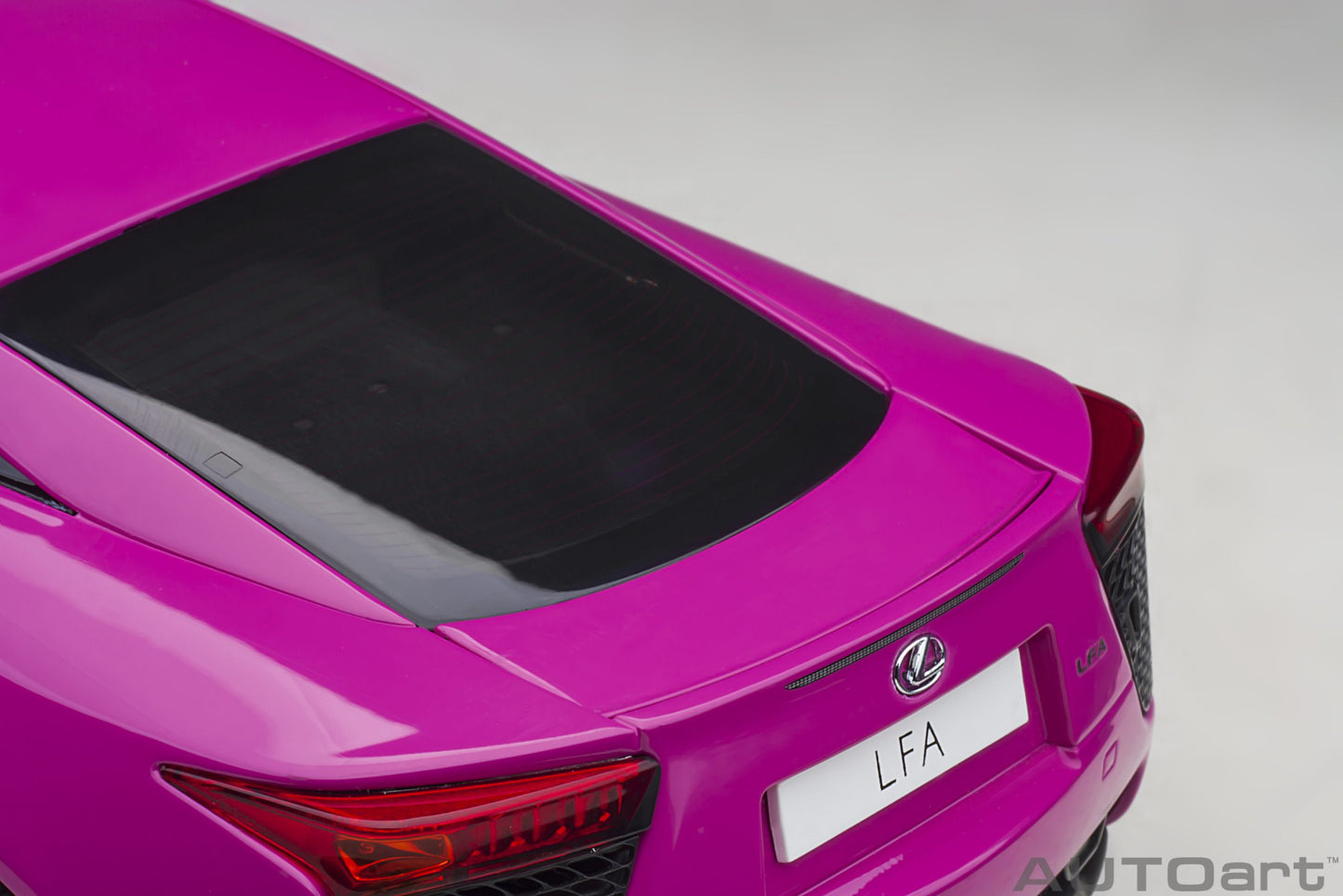 AUTOart 1:18 Lexus LFA (Passionate Pink) 78859