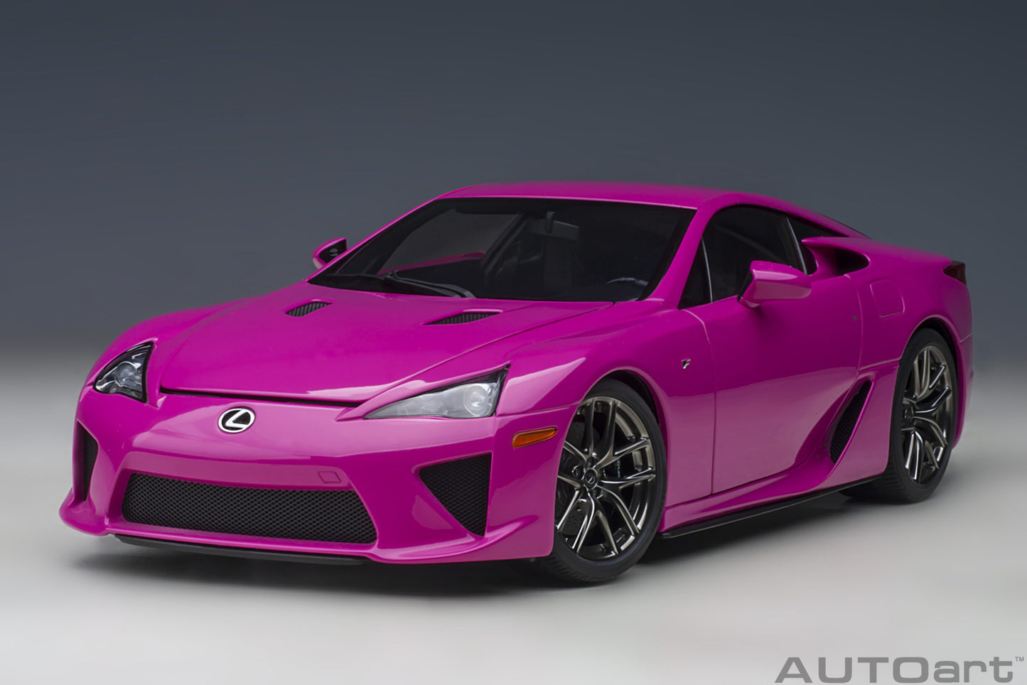 AUTOart 1:18 Lexus LFA (Passionate Pink) 78859