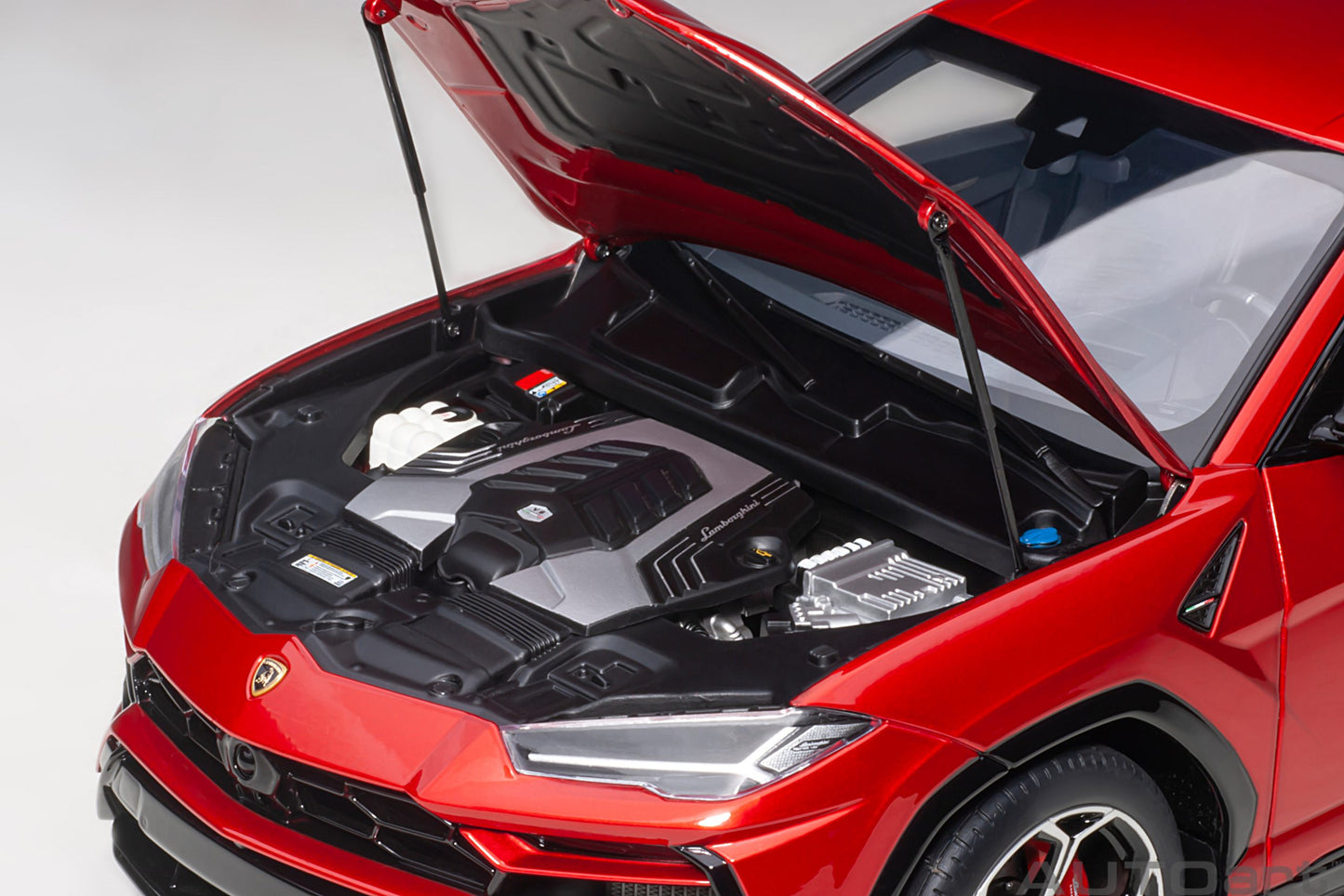 AUTOart 1:18 Lamborghini Urus (Rosso Efesto) 79170