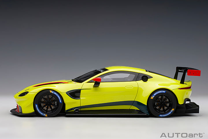AUTOART 1/18 ASTON MARTIN VANTAGE GTE LE MANS PRO 2018 PRESENTATION CAR GREEN WITH STRIPES 81807