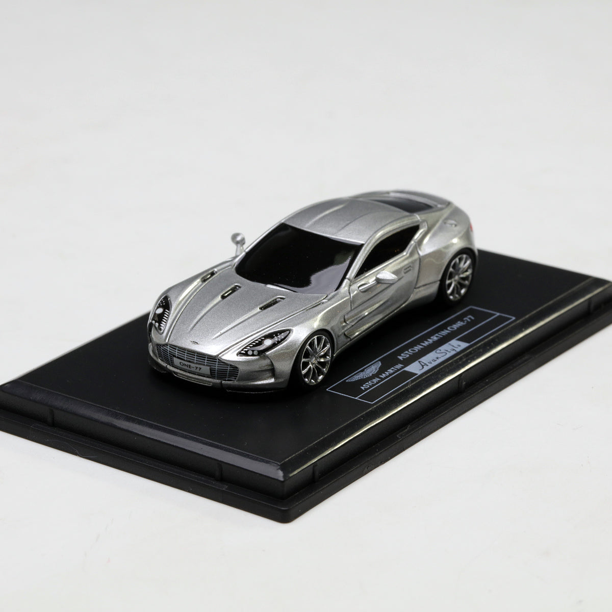 Frontiart AvanStyle 1:87 Aston Martin one-77 Sliver AS011-01