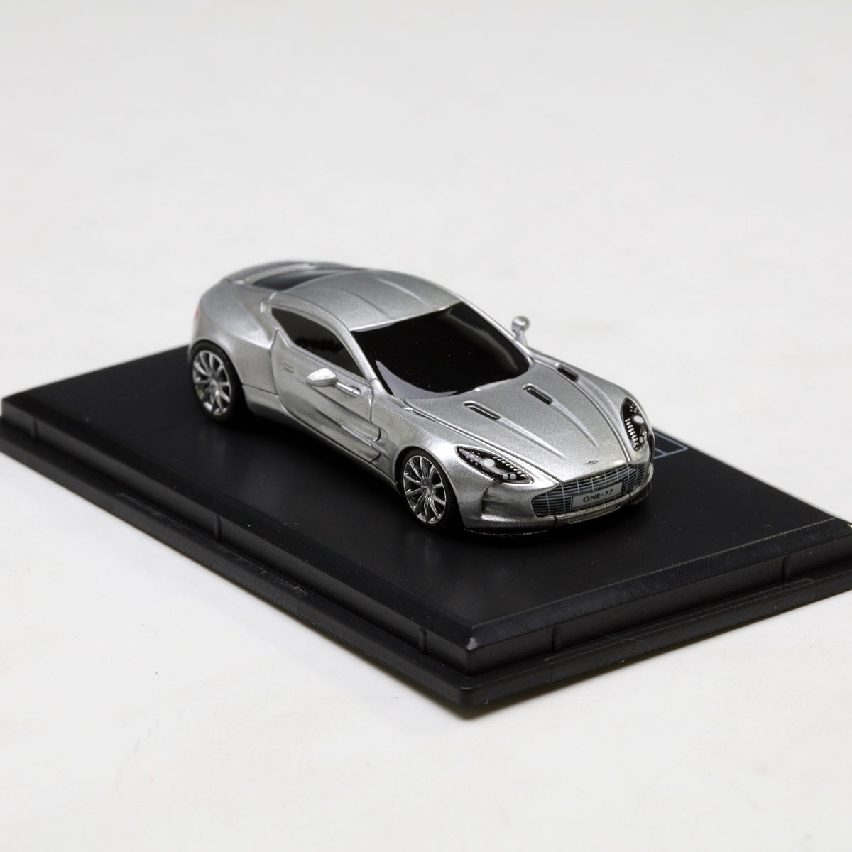 Frontiart AvanStyle 1:87 Aston Martin one-77 Sliver AS011-01