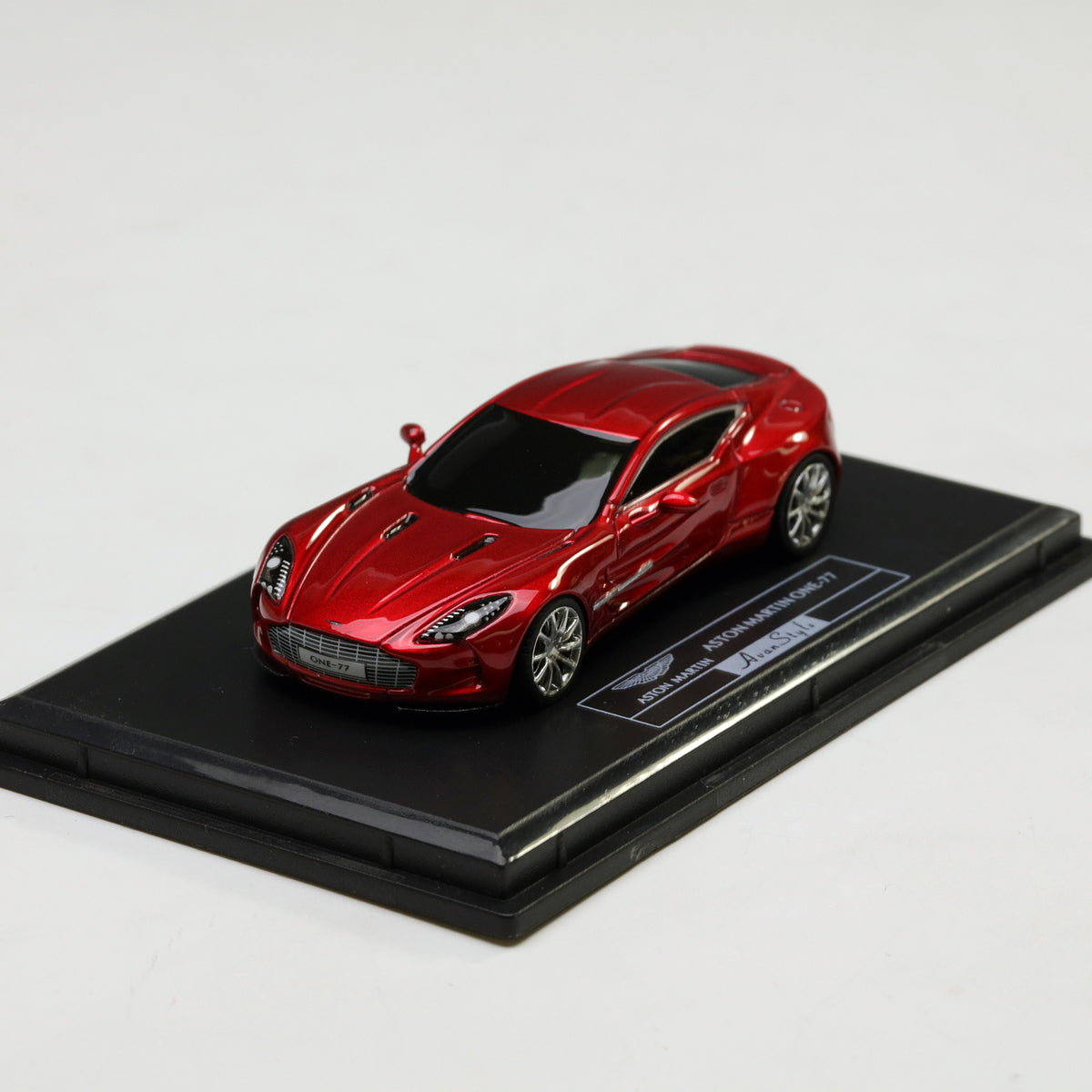 Frontiart AvanStyle 1:87 Aston Martin one-77 Red AS011-40