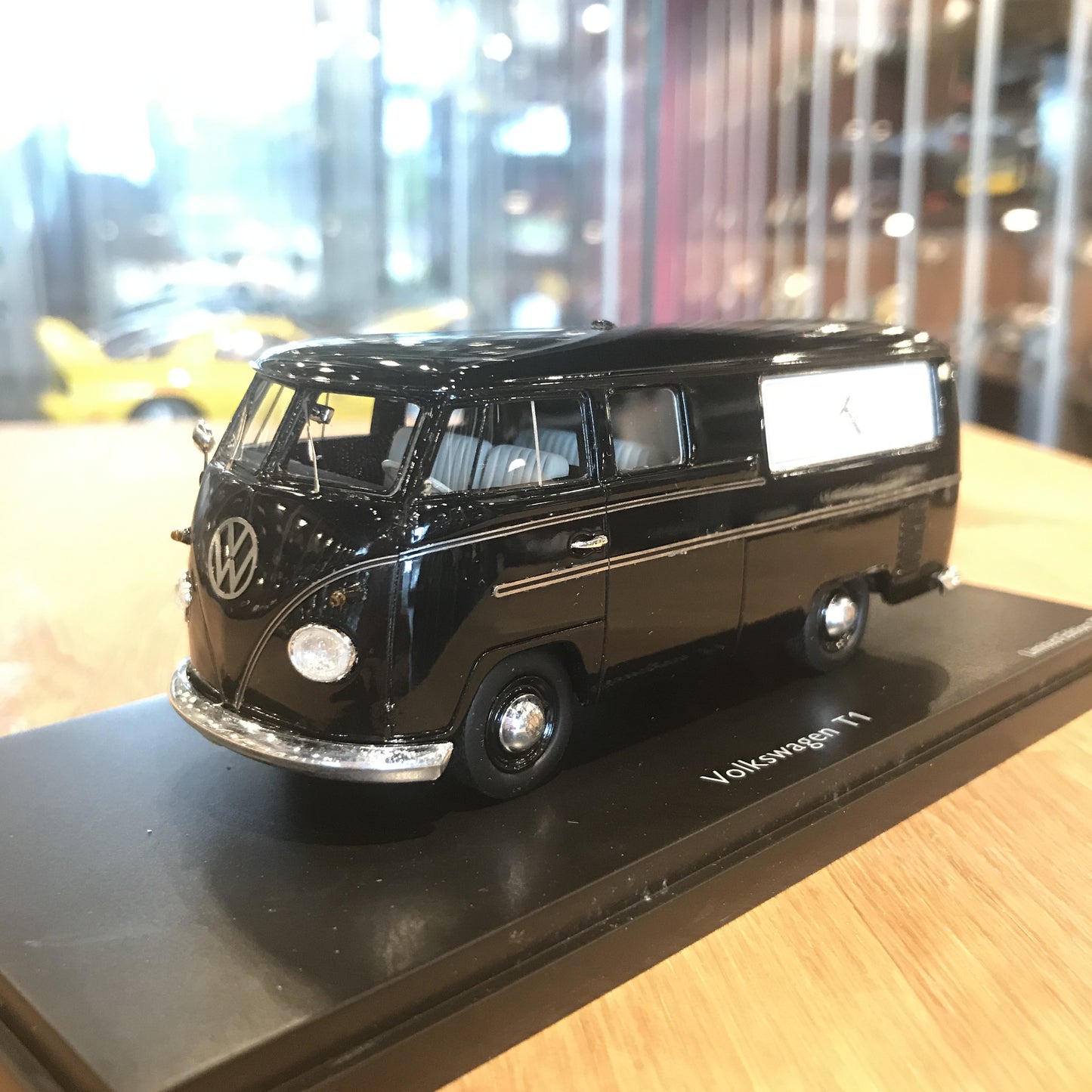 Schuco 1:43 Volkswagen T1 Bestattungswagen Black 450881100