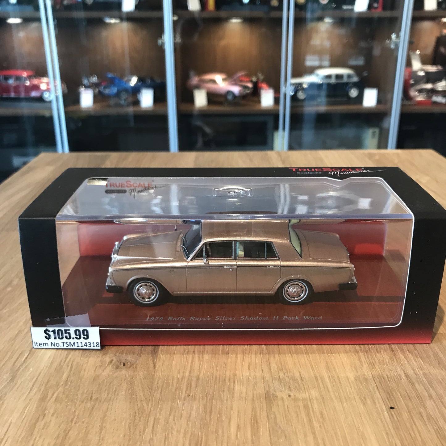 TSM 1:43 1979 Rolls Royce Silver Shadow II Park Ward Champagne TSM114318