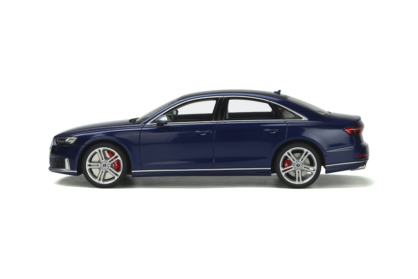 GT Spirit 1:18 2020 Audi S8 Navarra Blue GT313