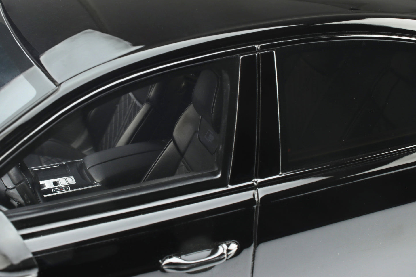 GT Spirit 1:18 Audi A8 S8 ABT Black GT356
