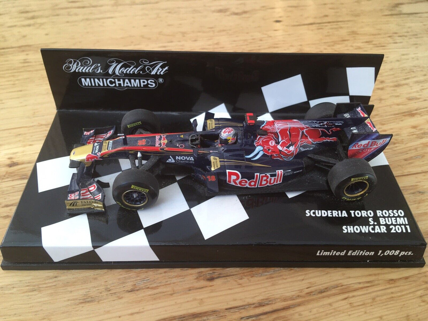Minichamps 1:43 Scuderia Toro Rosso Sebastian Buemi Showcar #18 F1 2011 410110088