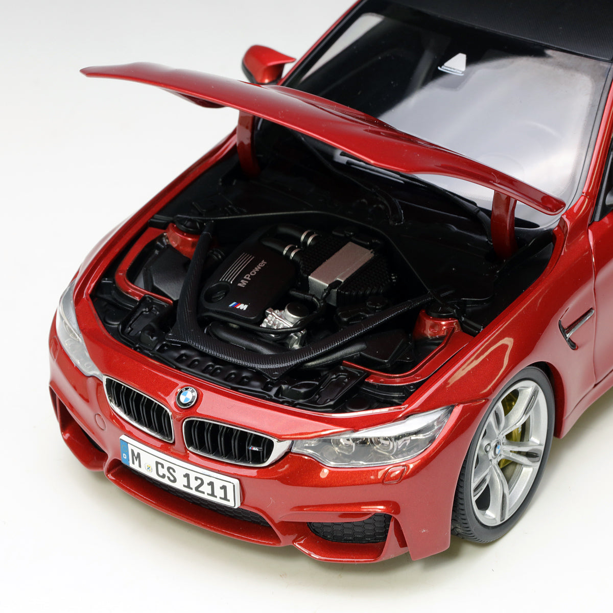 Paragon 1:18 BMW M4 Coupe Sakhir Orenge PA-97101