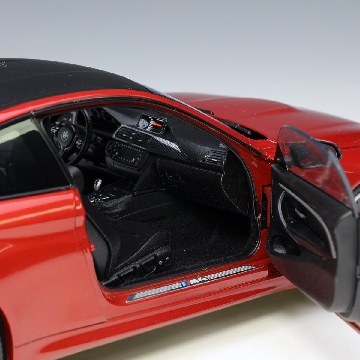 Paragon 1:18 BMW M4 Coupe Sakhir Orenge PA-97101