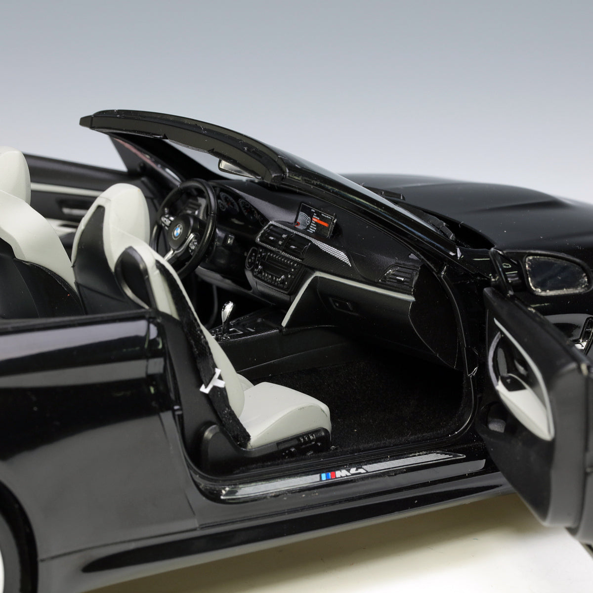 Paragon 1:18 BMW M4 Cabrio Black PA-97112
