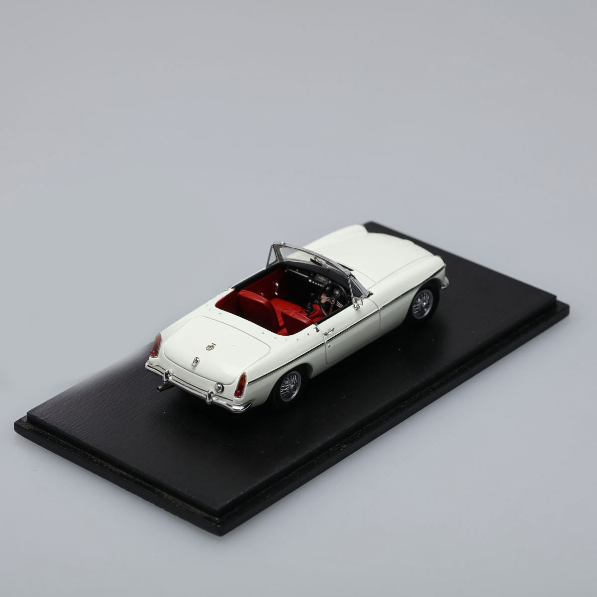Spark 1:43 MG MGB Convertible 1966 White S4139