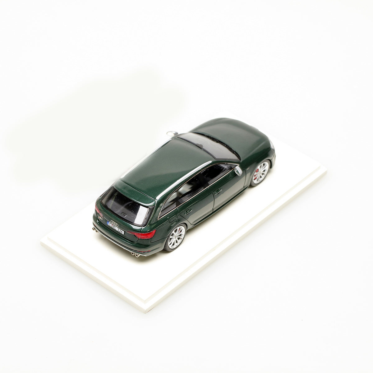 Spark 1:43 Audi A4 S4 Avant 2016 S4888