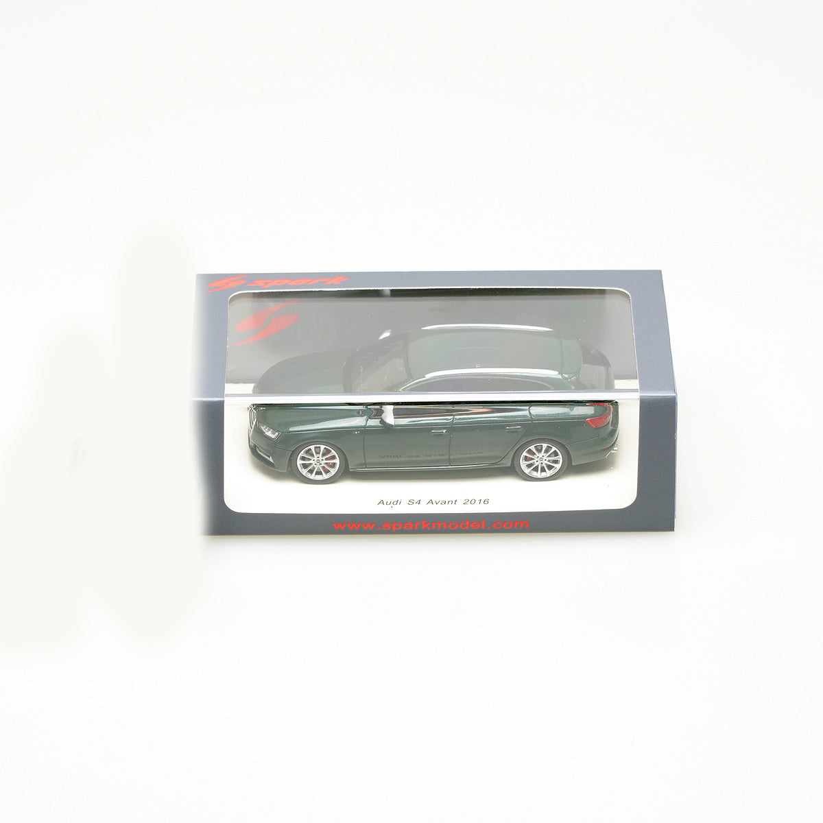 Spark 1:43 Audi A4 S4 Avant 2016 S4888