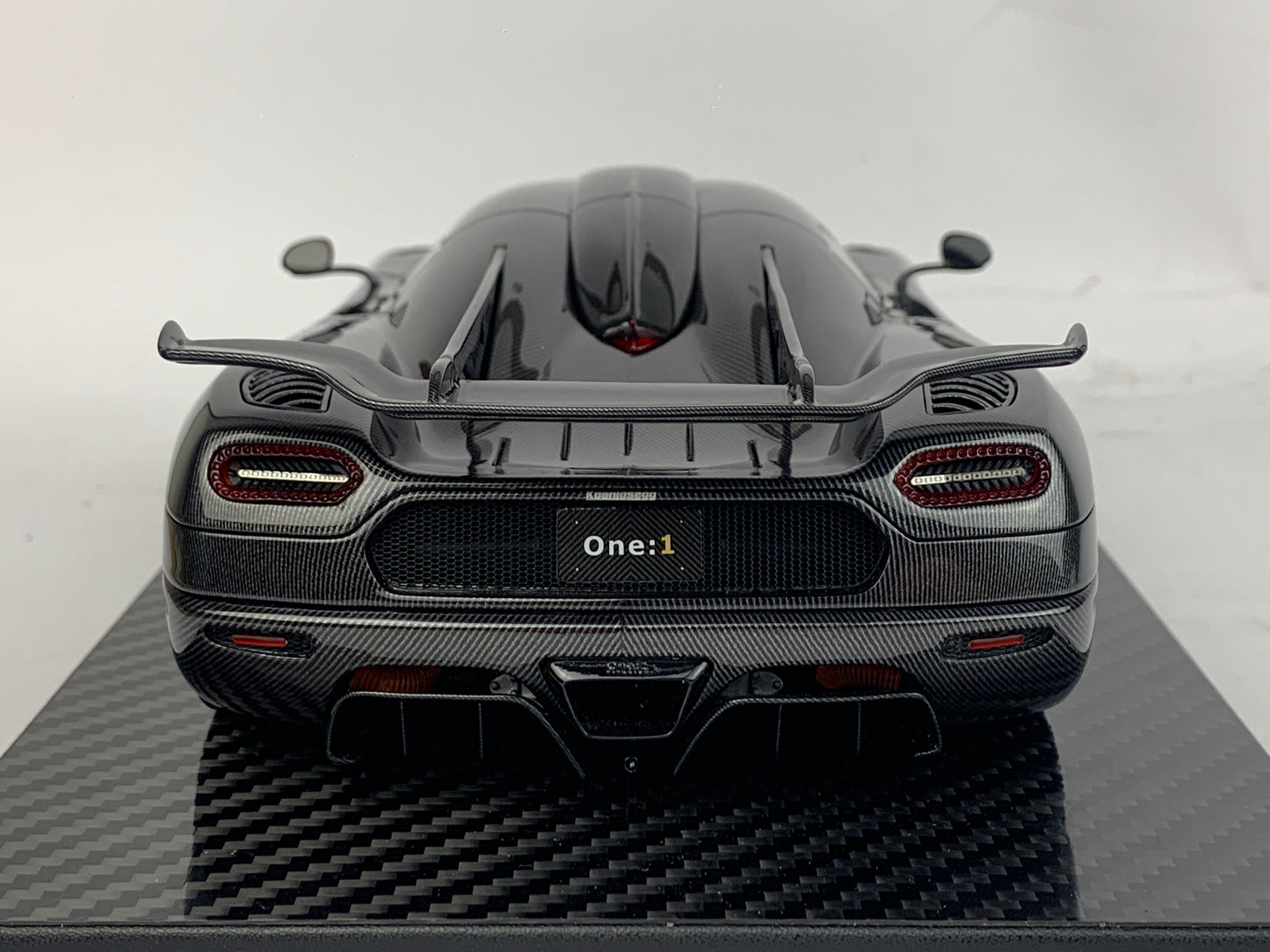 Frontiart 1:18 Koenigsegg one 1 Naked Carbon F033-174