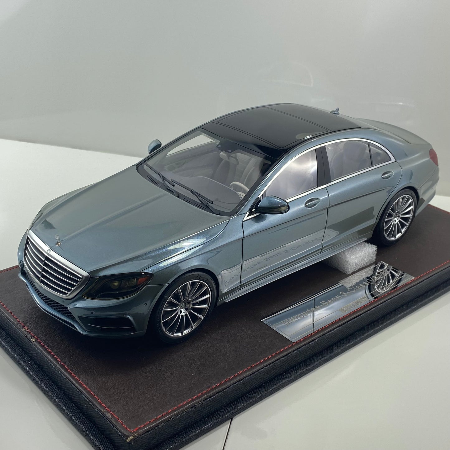 Frontiart 1:18 Mercedes-Benz S-Class(V222)Cyan F044-25