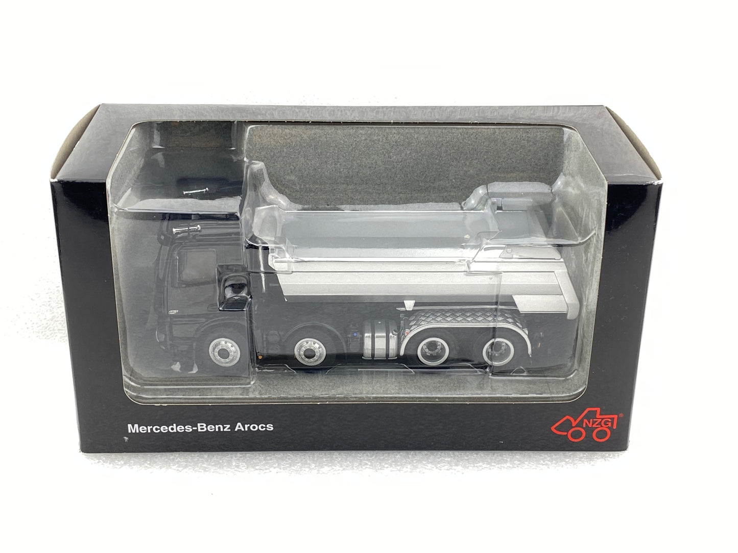 NZG 1:50 Mercedes-Benz Arocs 8X4 Halfpipe Tipper NZG905/50