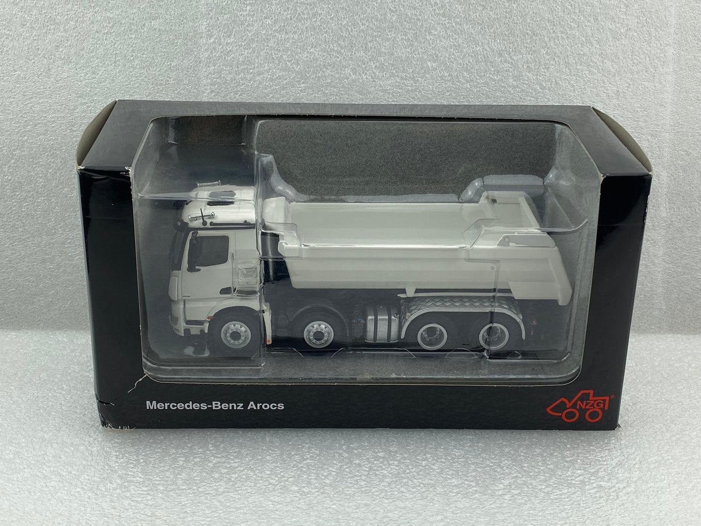 NZG 1:50 Mercedes-Benz Arocs 8X4 Halfpipe Tipper White NZG905/40