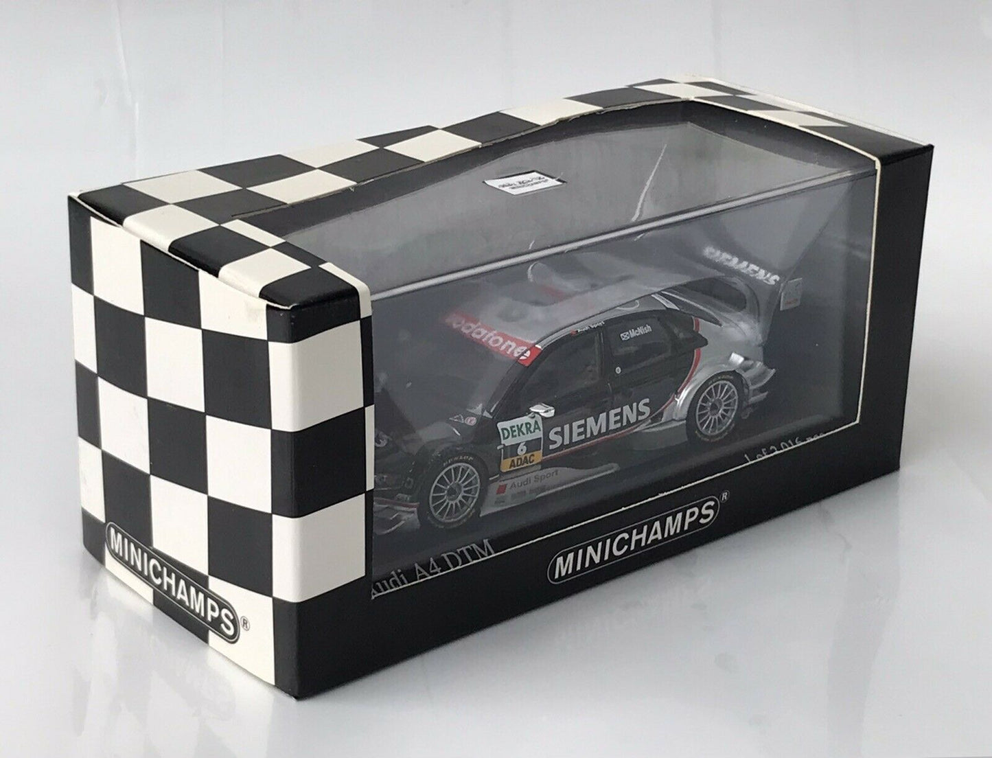 Minichamps 1:43 Audi A4 Allan McNish – Audi Sport Team ABT Sportsline #6 DTM 2005 400051506
