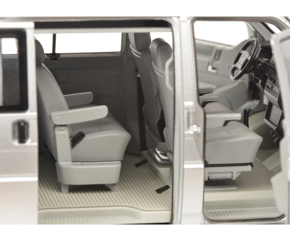 Schuco 1:18 Volkswagen T4b Caravelle silver 450041500