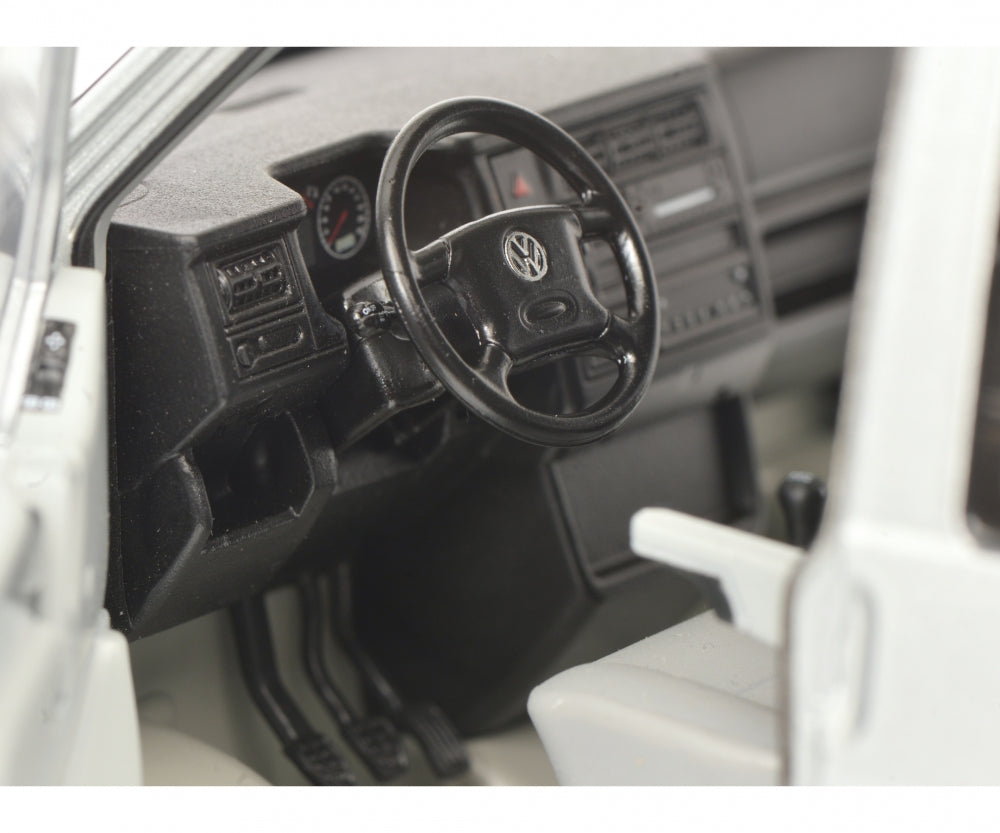 Schuco 1:18 Volkswagen T4b Caravelle silver 450041500