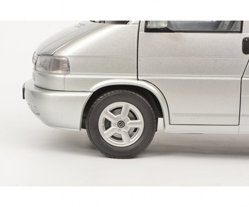 Schuco 1:18 Volkswagen T4b Caravelle silver 450041500