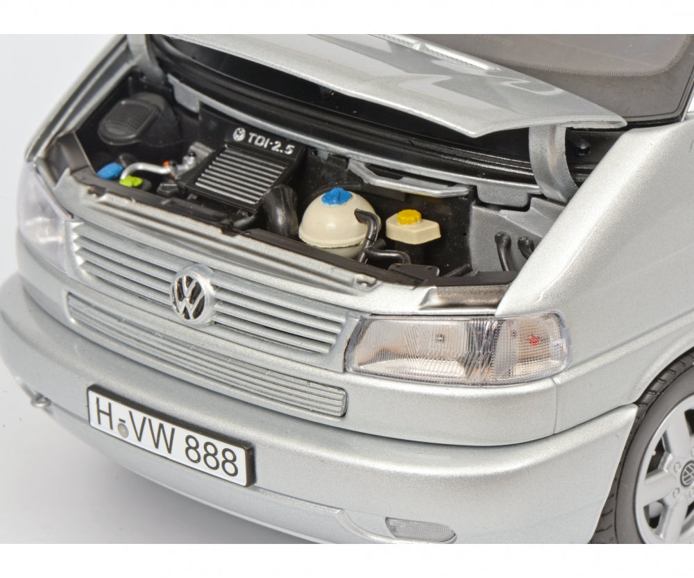 Schuco 1:18 Volkswagen T4b Caravelle silver 450041500