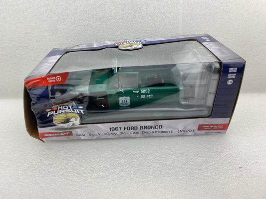 GreenLight Green Machine 1:24 Hot Pursuit - 1967 Ford Bronco - New York City Police Department (NYPD) 85581 (Clearance Final Sale)