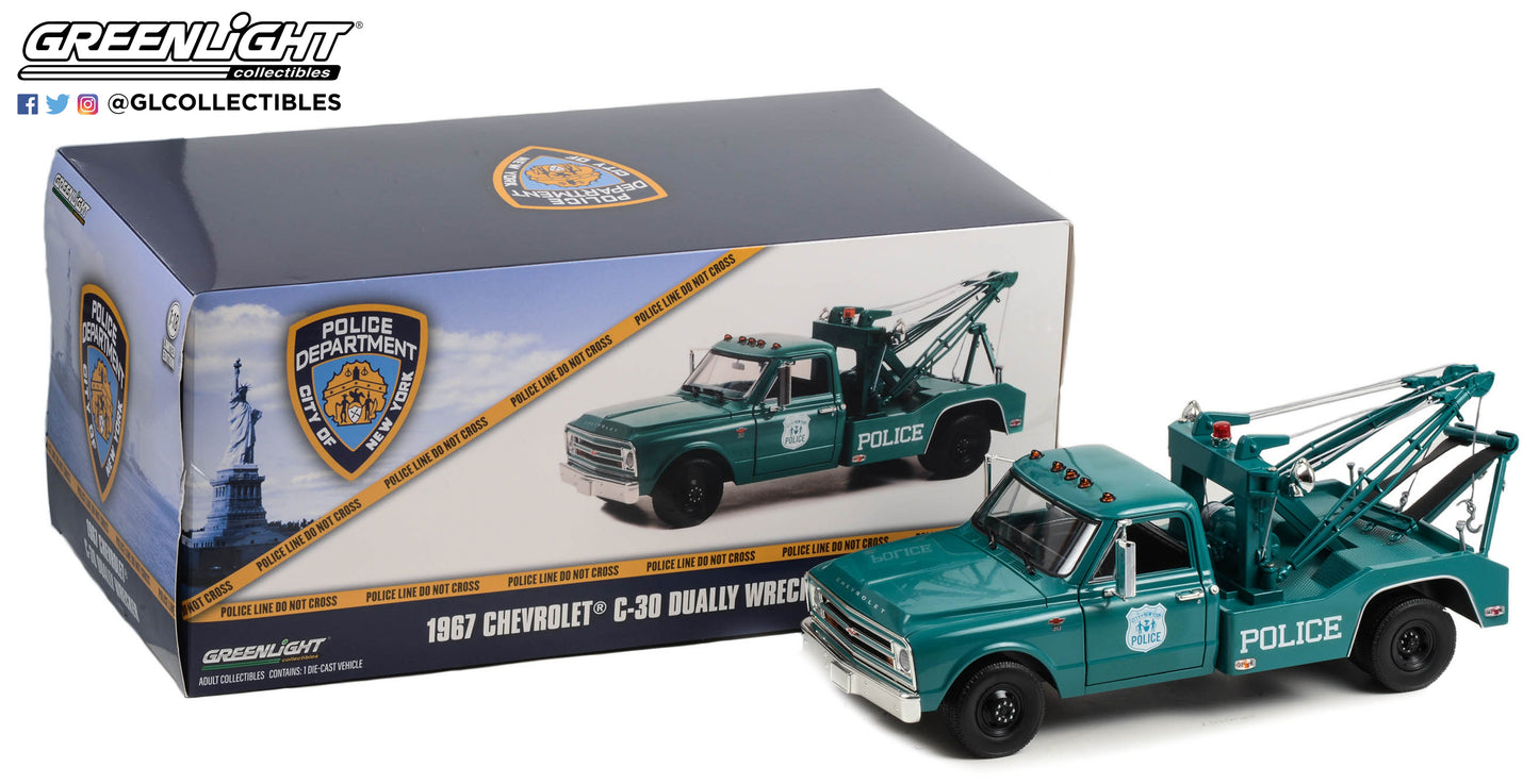 GreenLight 1:18 1967 Chevrolet C-30 Dually Wrecker - New York City Police Department (NYPD) 13652