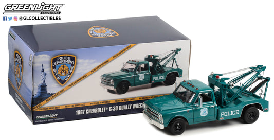 GreenLight 1:18 1967 Chevrolet C-30 Dually Wrecker - New York City Police Department (NYPD) 13652