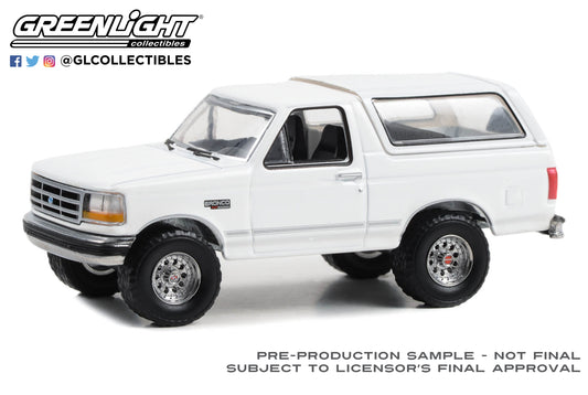 GreenLight 1:64 1993 Ford Bronco XLT - Oxford White 30452