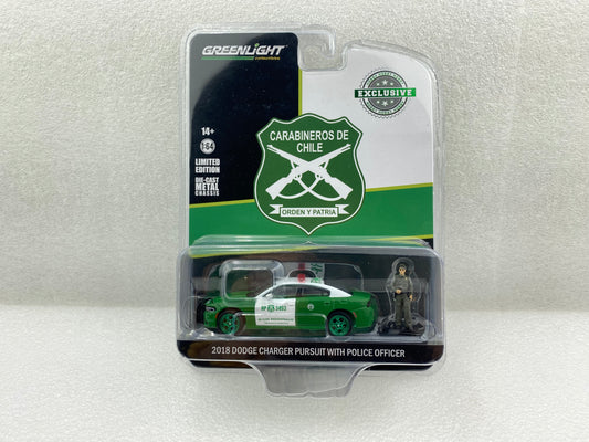 GreenLight Green Machine 1:64 2018 Dodge Charger Pursuit - Carabineros de Chile with Carabineros de Chile Police Figure 30459