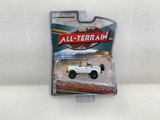 GreenLight Green Machine 1:64 All-Terrain Series 15 - 1970 Harvester Scout Lifted with Off-Road Parts - White and Gold 35270-B