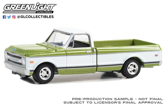 GreenLight 1:64 Barrett-Jackson ‘Scottsdale Edition’ Series 13 - 1972 Chevrolet C-10 Custom - Green/White (Lot #798) 37300-C