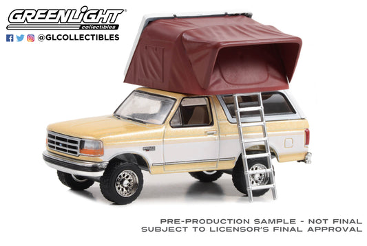 GreenLight 1:64 The Great Outdoors Series 3 - 1996 Ford Bronco XLT - Light Saddle and Oxford White with Modern Rooftop Tent 38050-F