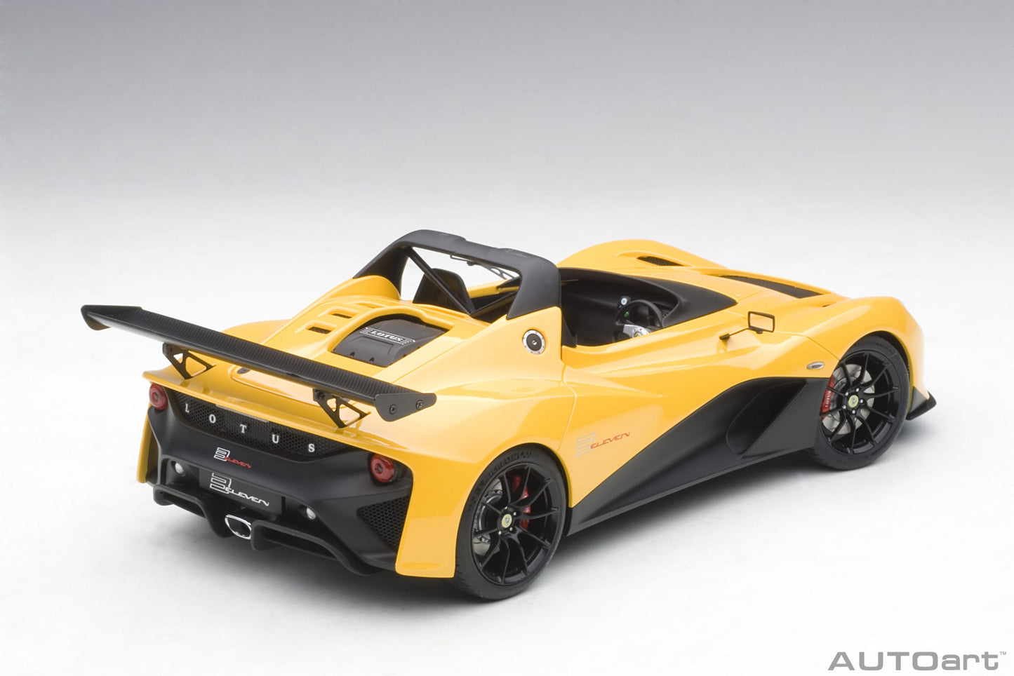AUTOart 1:18 Lotus 3-Eleven Yellow 75393