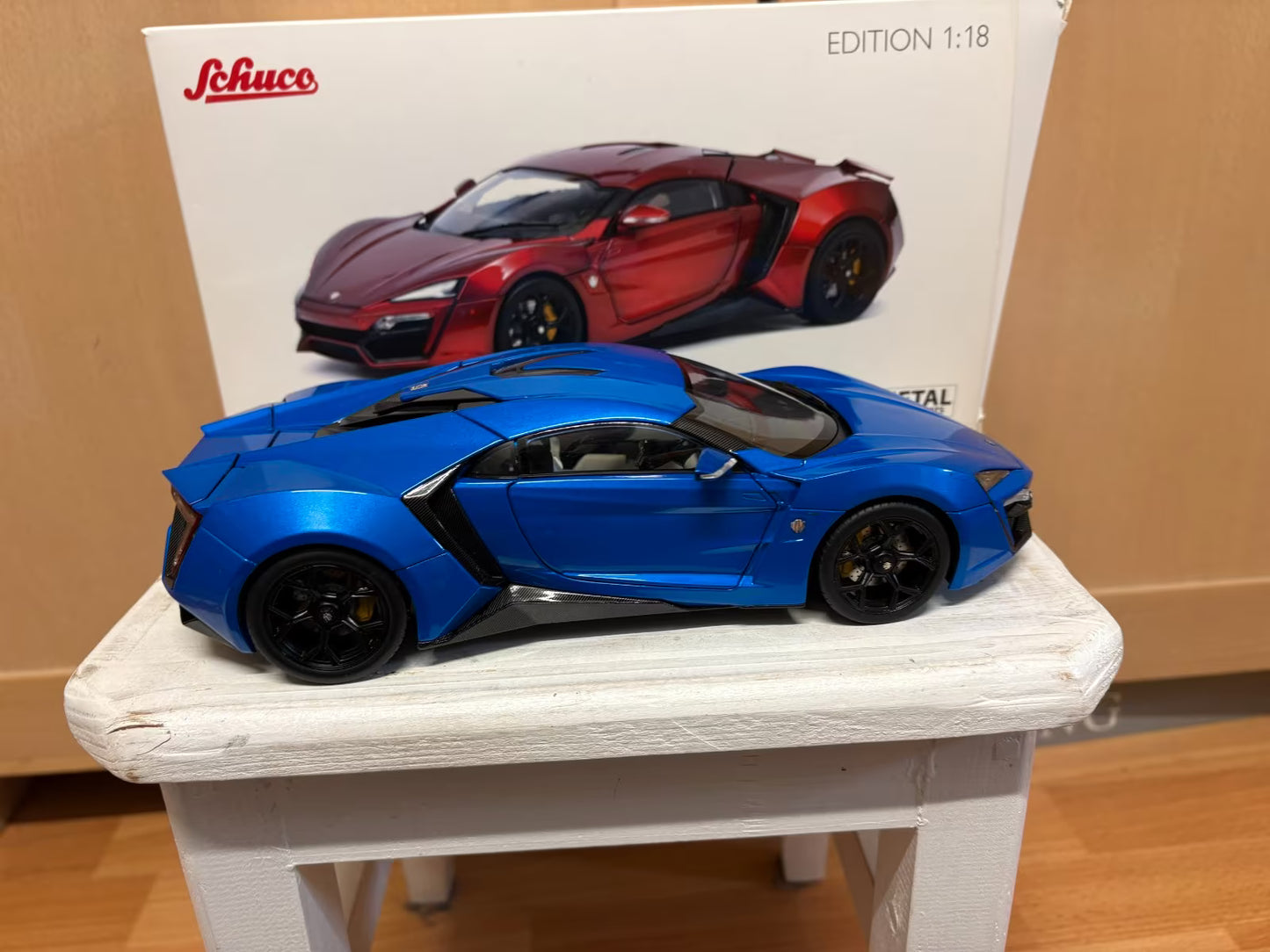 Schuco 1:18 W Motor Fenyr Supersport after Lykan blue 450042600