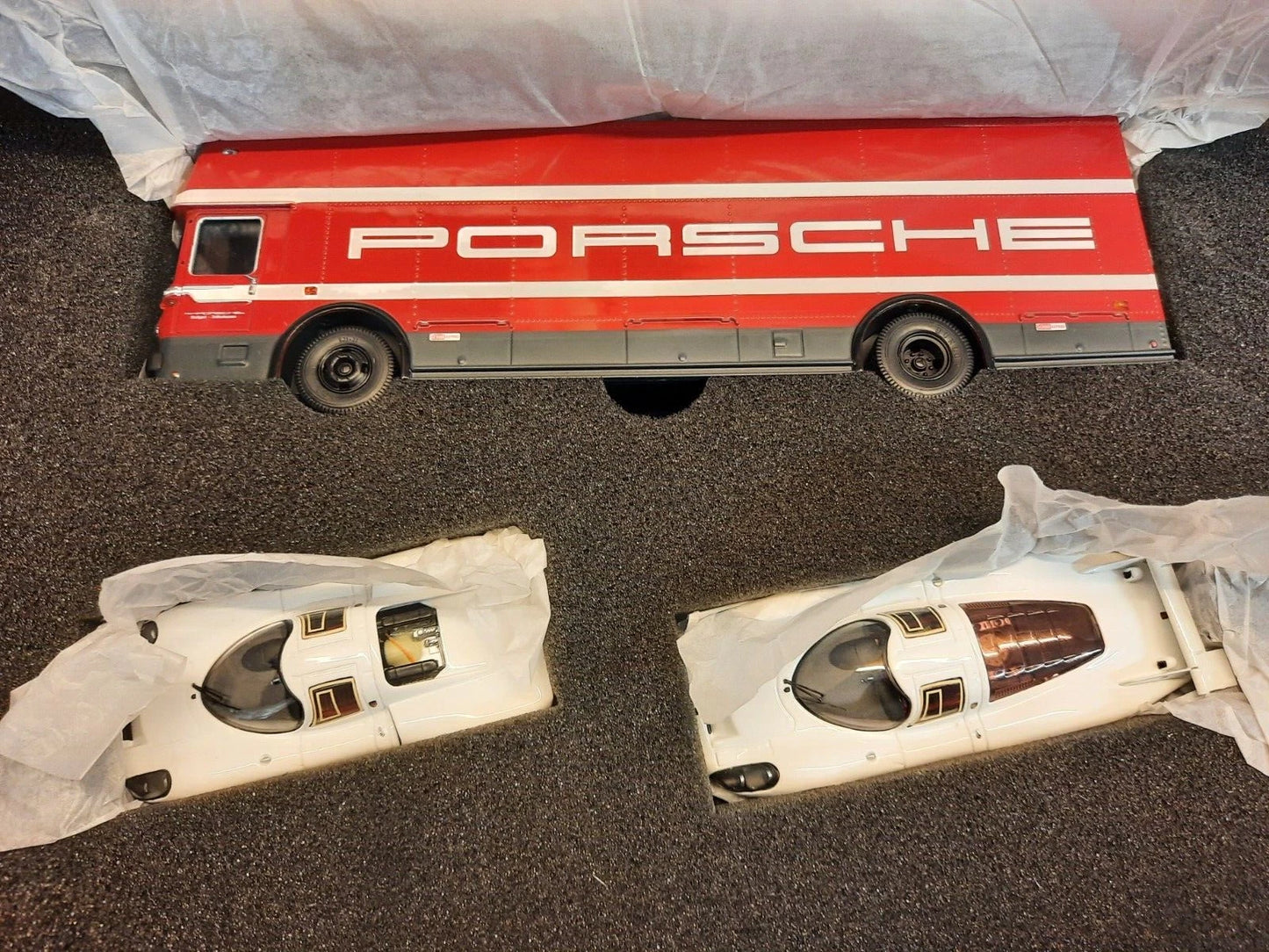 Schuco 1:43 Set Edition 70 Jahre Porsche racing transporter