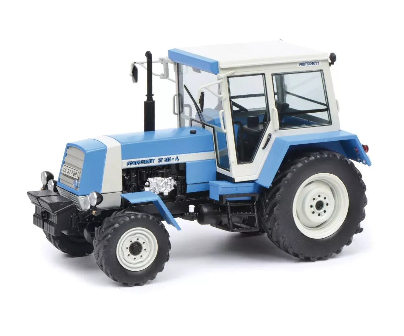 Schuco 1:32 Fortschritt ZT 323 Tractor + 3 Figures 450782600