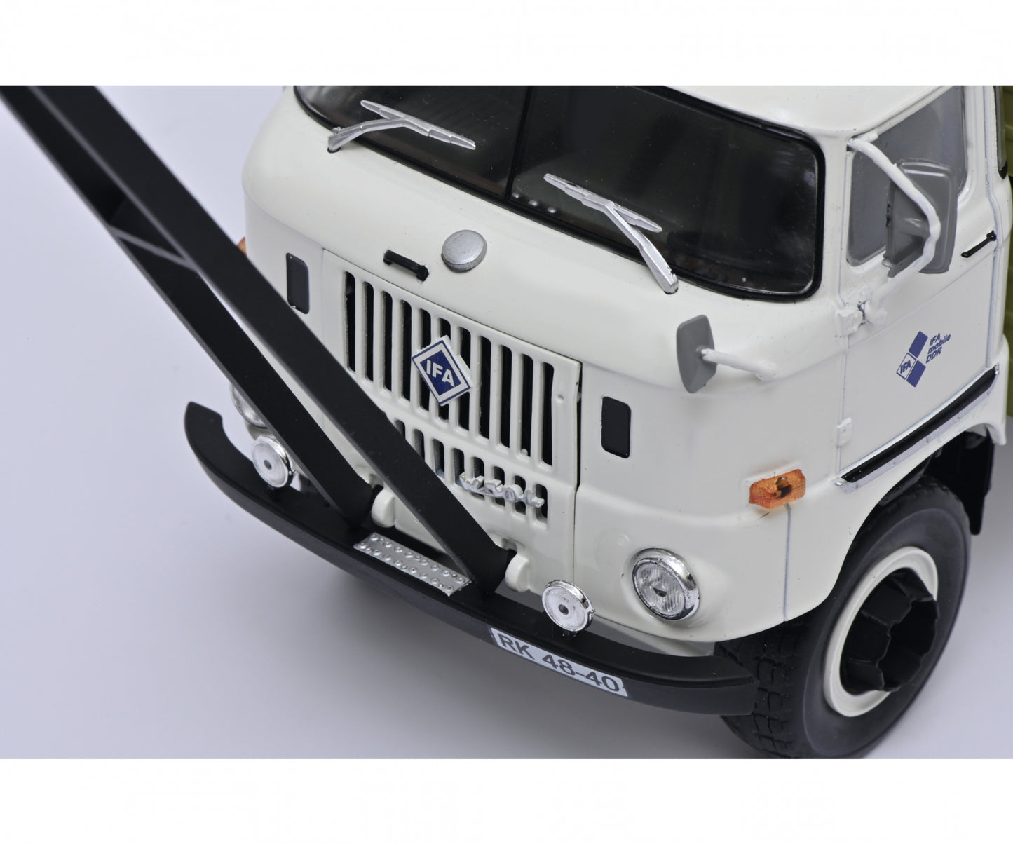 Schuco 1:32 IFA W50 Van Truck (1965-1990) IFA Fortschritt Service Center 450786100