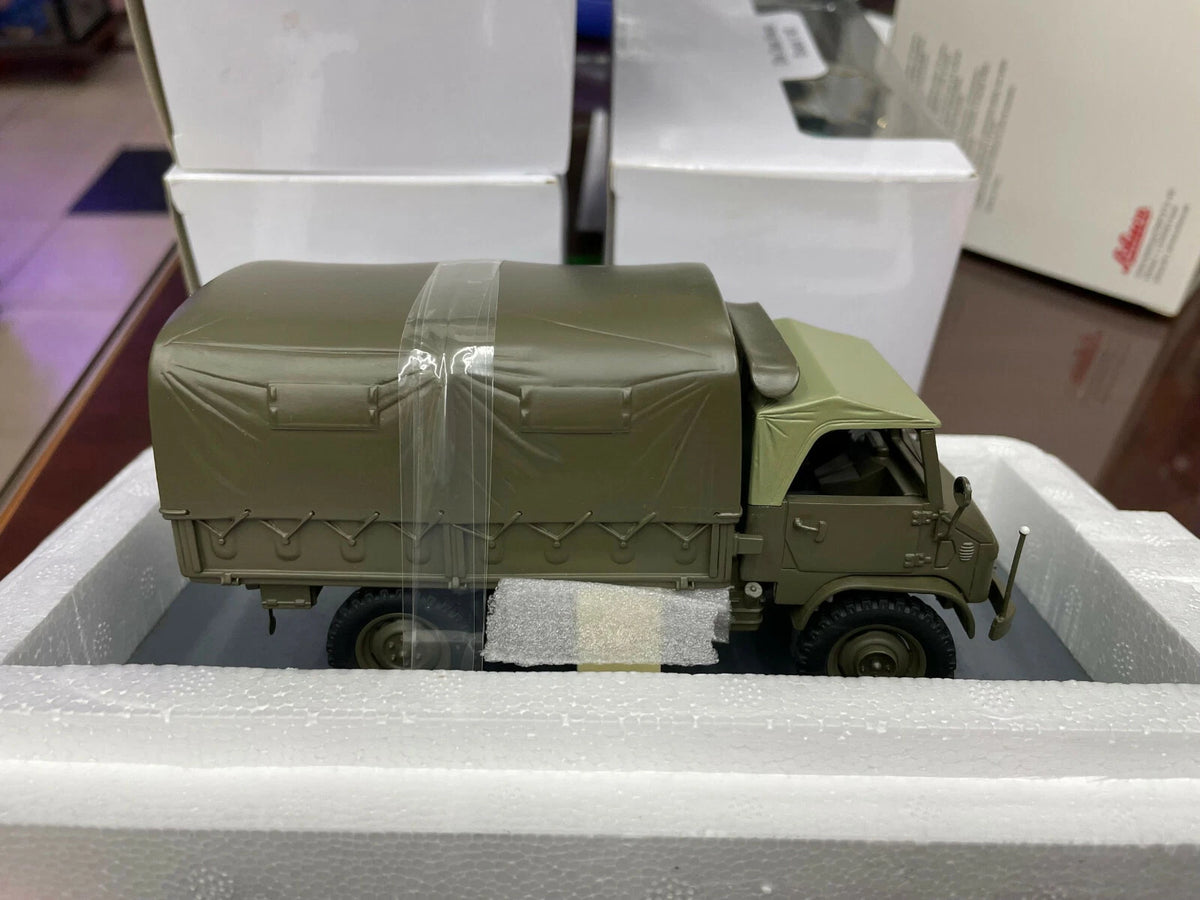 Schuco 1:35 Unimog 404 S oliv 450912700