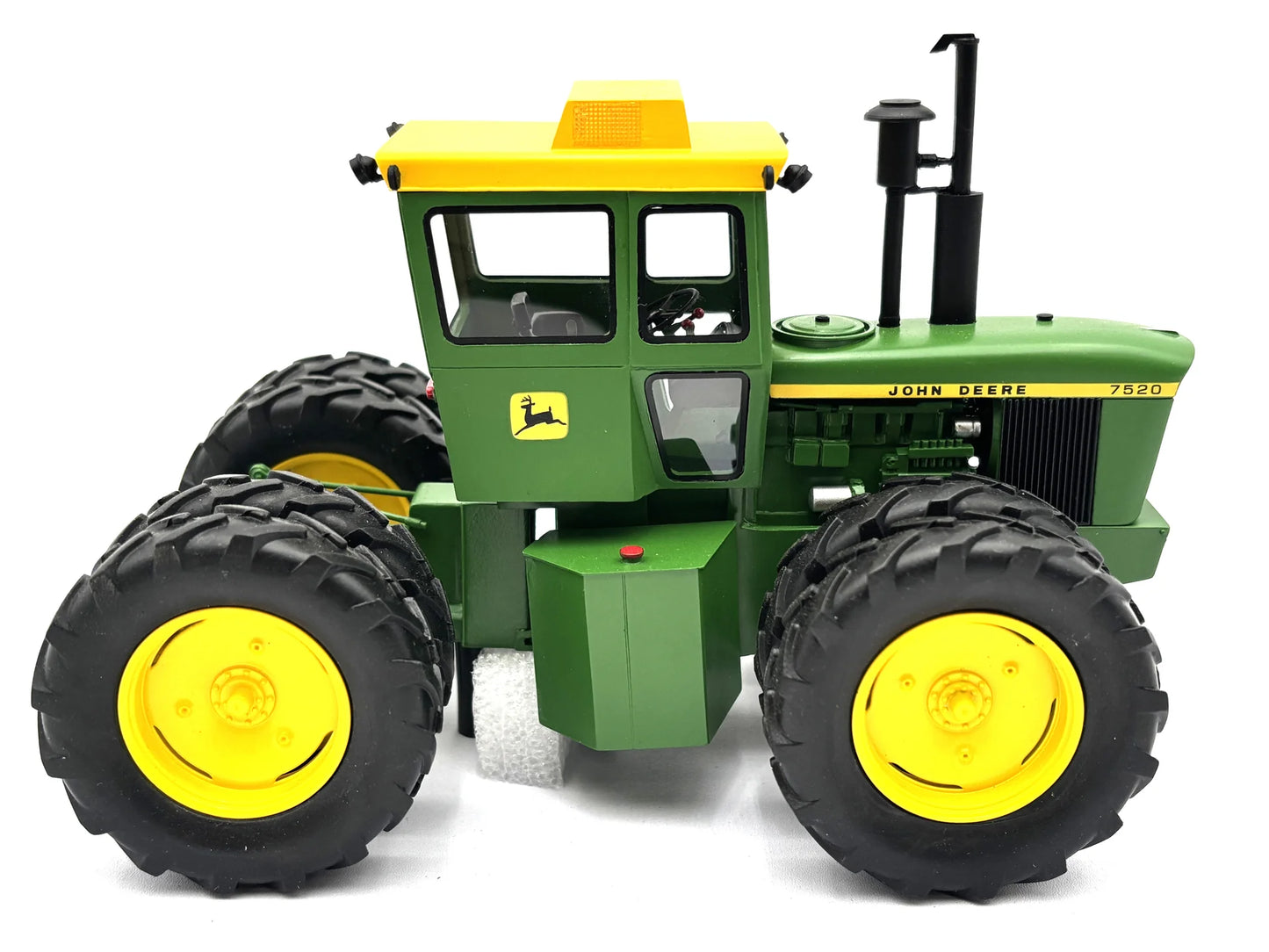Schuco 1:32 John Deere 7520 Tractor 450916500