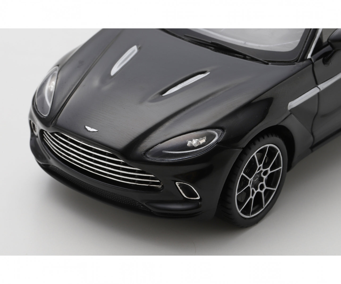 Schuco 1:43 Aston Martin DBX Black 450926000