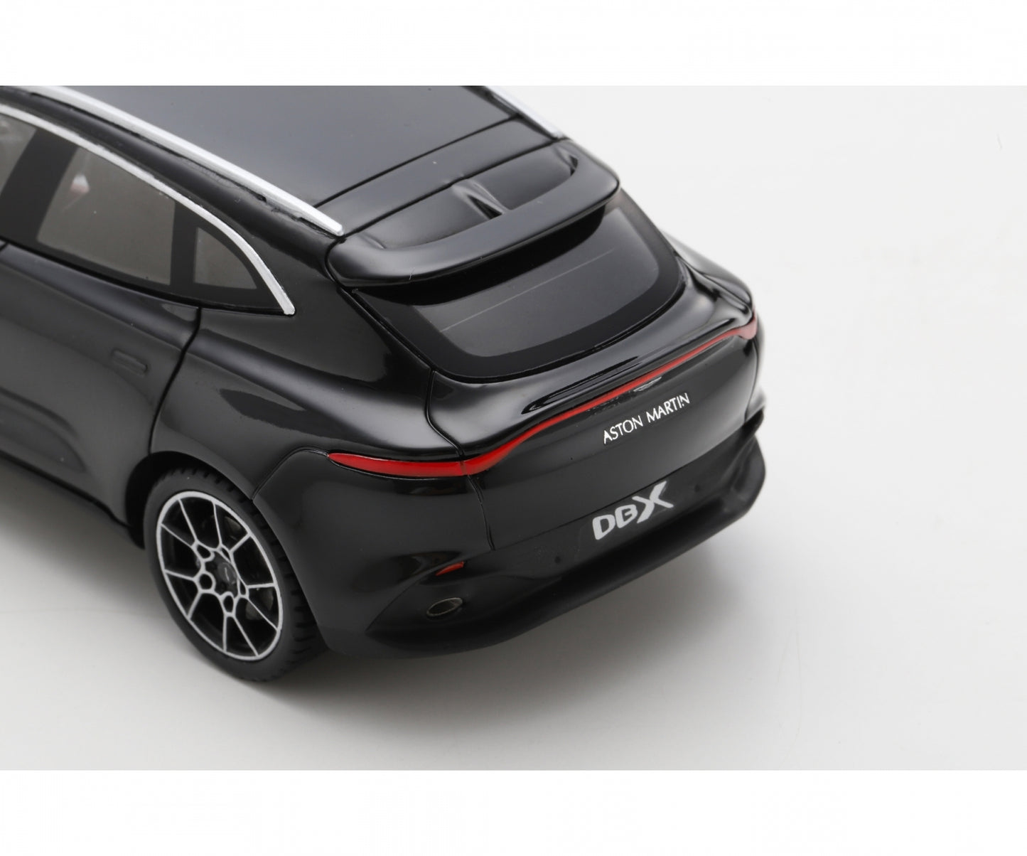Schuco 1:43 Aston Martin DBX Black 450926000