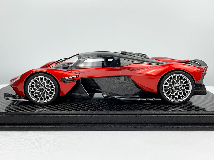 Frontiart 1:18 Aston Martin Valkyrie Candy Apple Red F106-77