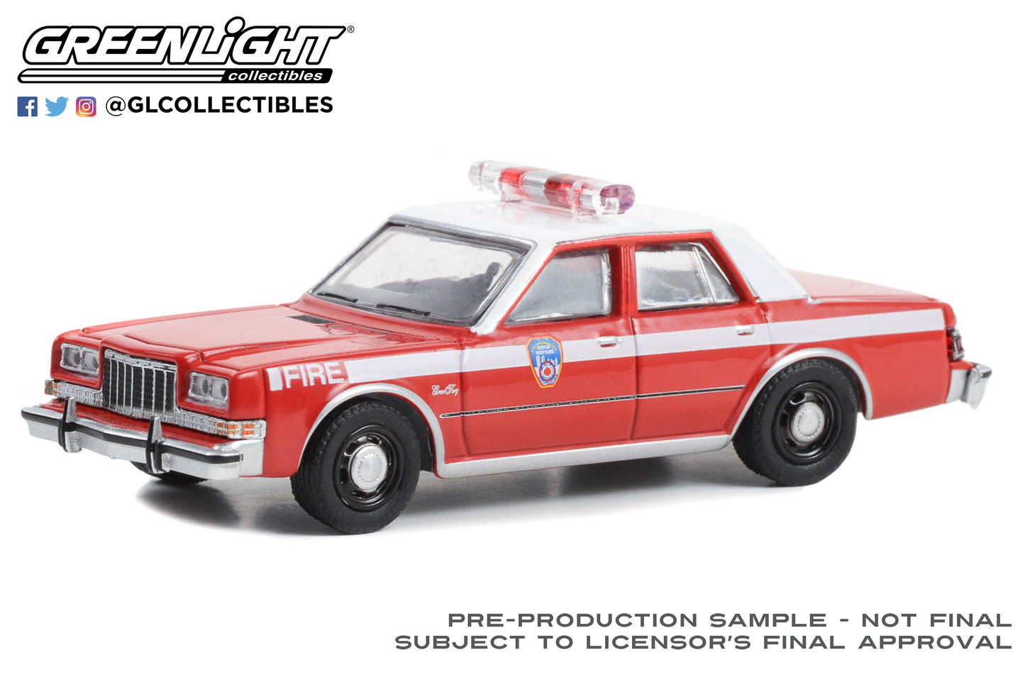 GreenLight 1:64 Fire & Rescue Series 4 - 1985 Plymouth Gran Fury - FDNY (The Official Fire Department City of New York) Division Chief 5 67050-C