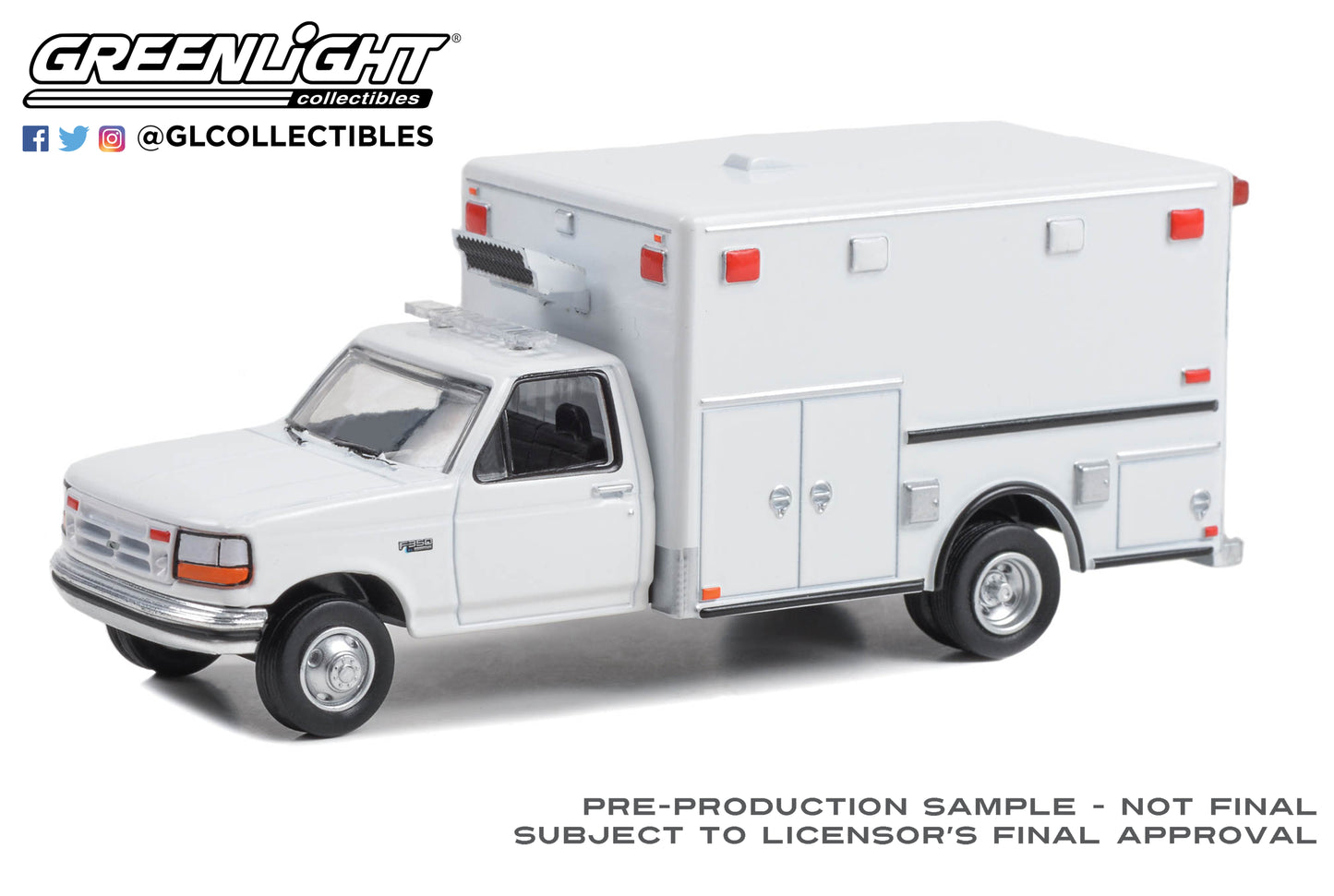 GreenLight 1:64 First Responders - 1992 Ford F-350 Ambulance - White 67061